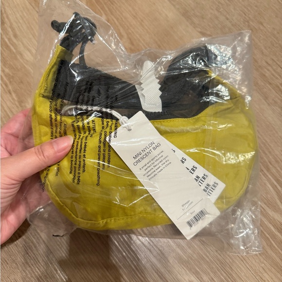 *DISCONTINUED* Baggu Mini Nylon Crescent Bag in Sour - Picture 4 of 5